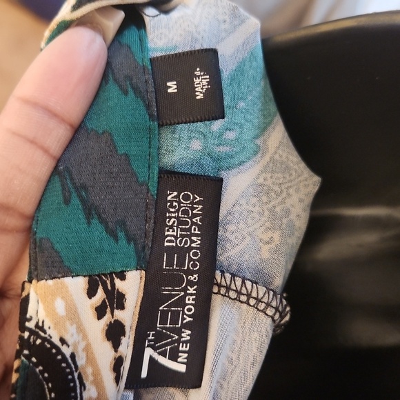 New York and Company printed top - Picture 4 of 5